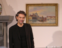 Andrea welcoming his guests, Forte, 27. 10. 2004, photo: bocelli.de