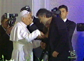 Vatikan 28. 6. 2005, Papst Benedikt XVI und Andrea, Canale5