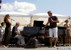 Lajatico, July 2008, rehearsing with Noa, copyright www.bocelli.de 2008