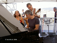 Lajatico, July 2008, rehearsing with Noa and Gil Dor, copyright www.bocelli.de 2008