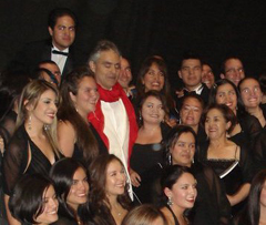 Bogota25.4.11,Andrea with singers of Colombia National Choir,  thanks to Corina