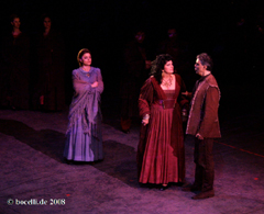 Carmen, terzo atto,Teatro dell'Opera Roma, mit Ildiko Komlosi (Carmen) und Maria Carola (Micaela), copyright www.bocelli.de